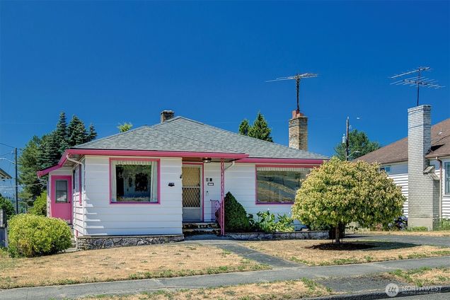 4807 15th Avenue S Seattle, WA House Active - Photo 1 of 37. Opens carousel modal