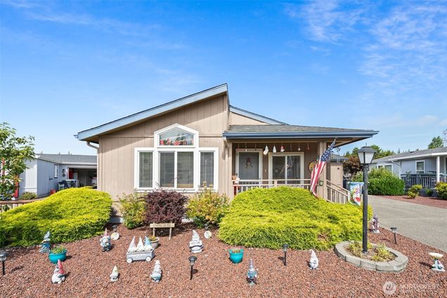 4 Christmas Tree Lane Shelton, WA House Active - Photo 1 of 27. Opens carousel modal