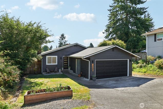 3605 Earl Avenue Everett, WA House Active - Photo 1 of 28. Opens carousel modal