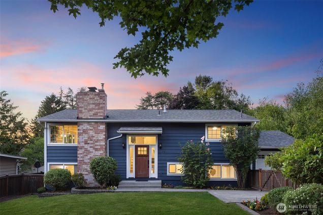 112 18th Avenue Kirkland, WA House Active - Photo 1 of 35. Opens carousel modal