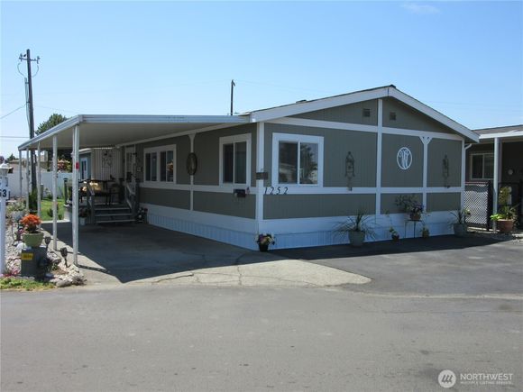1252 Jones Drive Walla Walla, WA House Active - Photo 1 of 37. Opens carousel modal