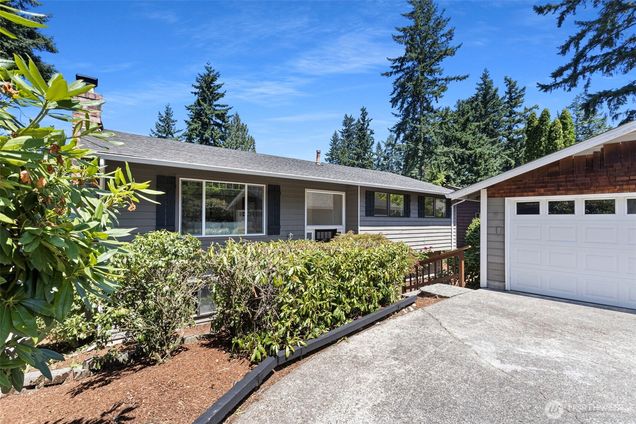 12218 NE 68th Place Kirkland, WA House Active - Photo 1 of 35. Opens carousel modal