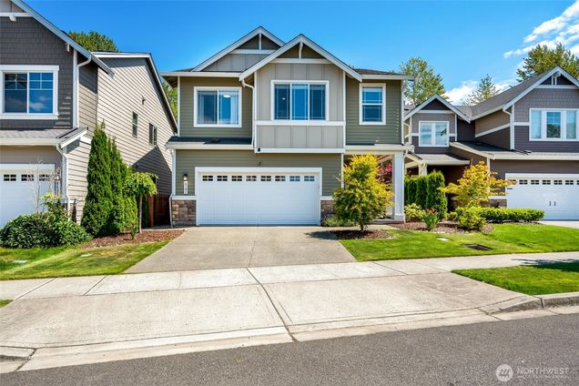 4701 31st Avenue SE Everett, WA House Active - Photo 1 of 40. Opens carousel modal