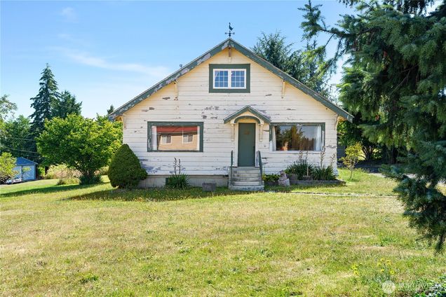 211 Harrison Street Raymond, WA House Active - Photo 1 of 40. Opens carousel modal