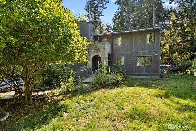 671 Edmonds Road