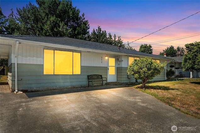 9414 Sharon Drive Everett, WA House Active - Photo 1 of 27. Opens carousel modal