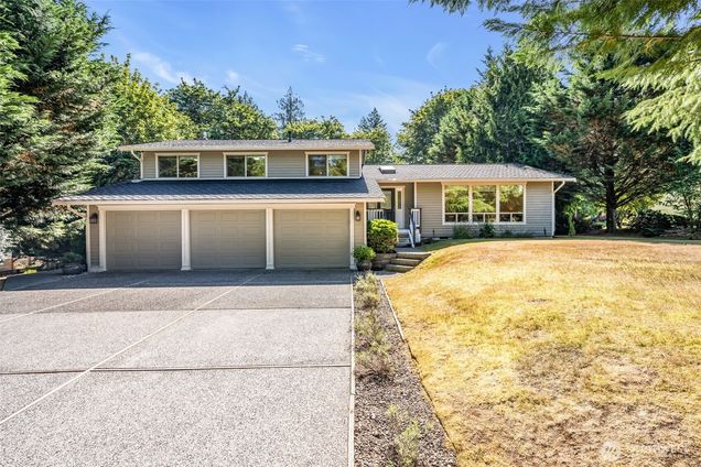 27904 195th Avenue SE Kent, WA House Active - Photo 1 of 40. Opens carousel modal