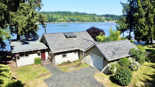 1304 Madrona Beach Road NW