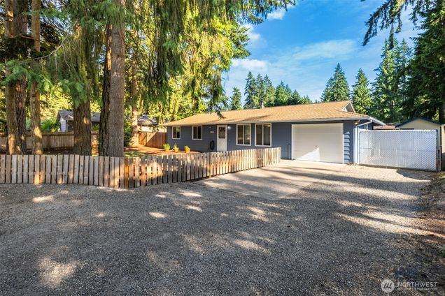 16119 SE 319th Street Auburn, WA House Active - Photo 1 of 32. Opens carousel modal