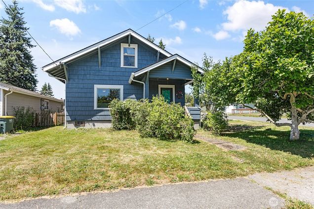 2639 Yew Street Bellingham, WA Multifamily Active - Photo 1 of 29. Opens carousel modal