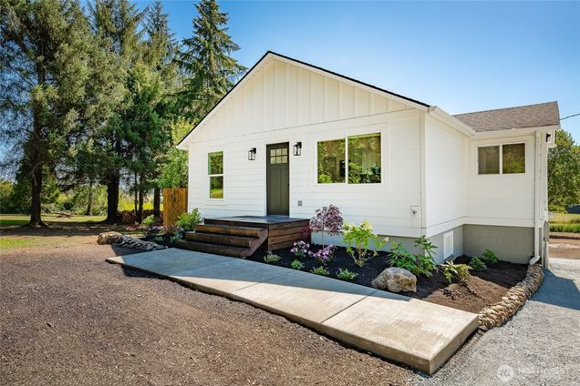 1064 Old Highway 99