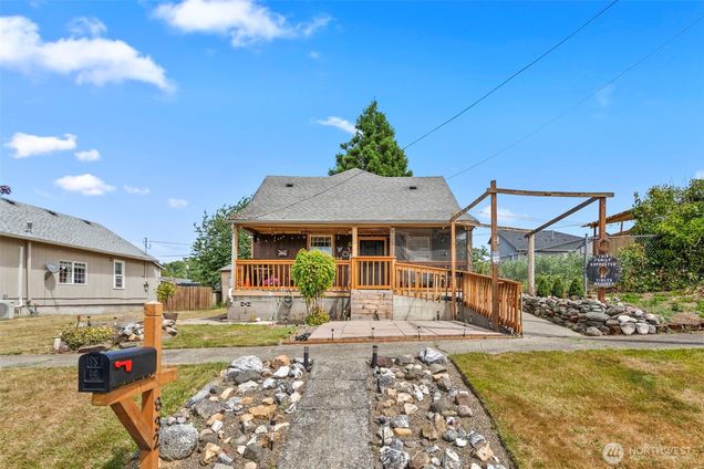 832 NW Maryland Ave Chehalis, WA House Active - Photo 1 of 24. Opens carousel modal