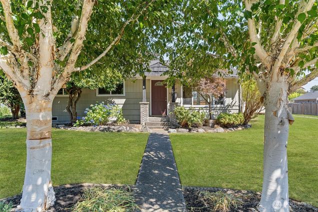 2507 State Street Everett, WA House Active - Photo 1 of 35. Opens carousel modal