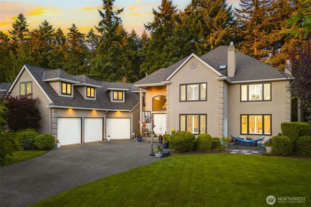 33504 4th Court SW Federal Way, WA House Active - Photo 1 of 39. Opens carousel modal