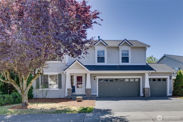 4826 140th Street SE Snohomish, WA House Active - Photo 1 of 40. Opens carousel modal