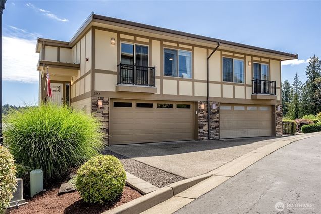 2555 Waterside Lane