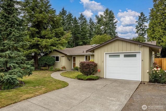 10012 126th Avenue SE Renton, WA House Active - Photo 1 of 40. Opens carousel modal