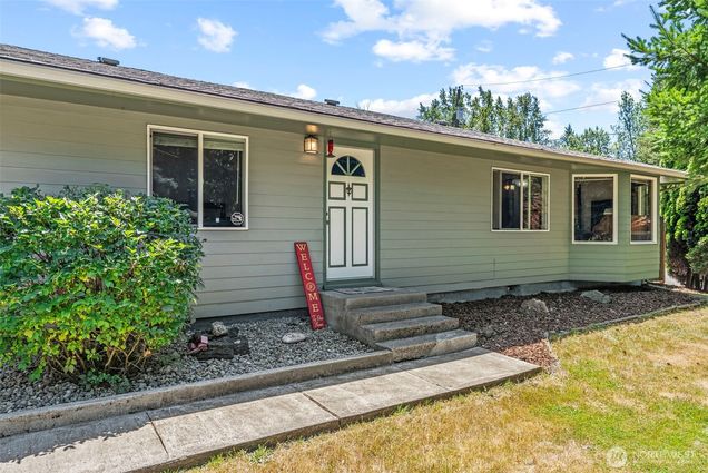 104 Lowrane Drive Kelso, WA House Active - Photo 1 of 15. Opens carousel modal