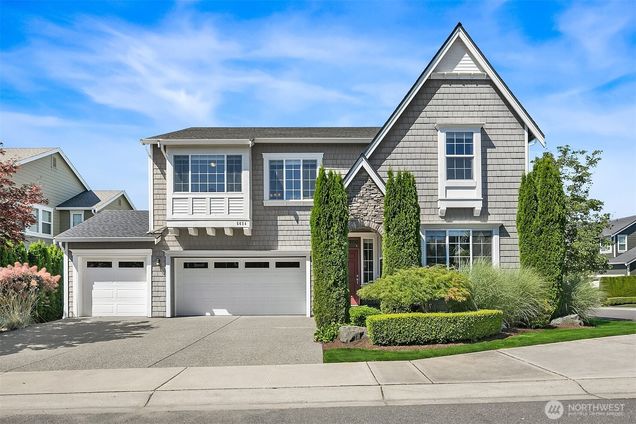 5624 NE 8th Place