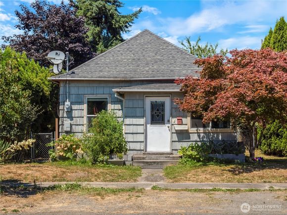 354 SW 10th Street Chehalis, WA House Active - Photo 1 of 26. Opens carousel modal