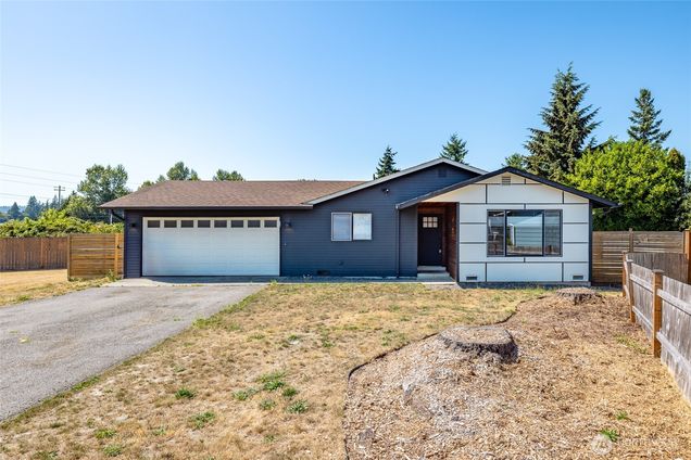4031 124th Place NE Marysville, WA House Active - Photo 1 of 29. Opens carousel modal