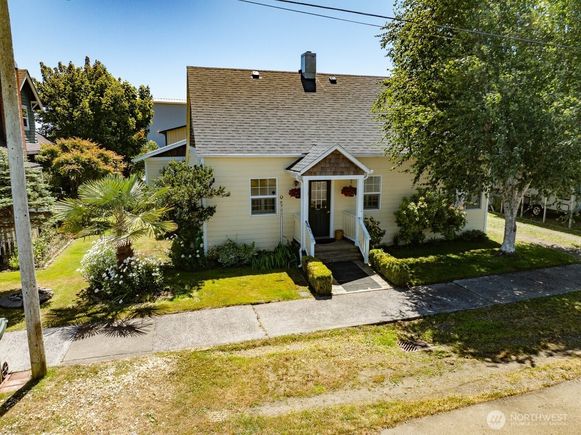 201 Main Street Ilwaco, WA House Active - Photo 1 of 34. Opens carousel modal