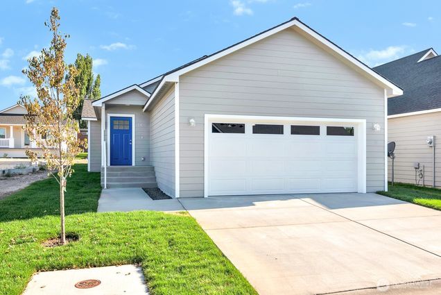 123 E 9th Avenue Unit 62 Moses Lake, WA House Active - Photo 1 of 33. Opens carousel modal