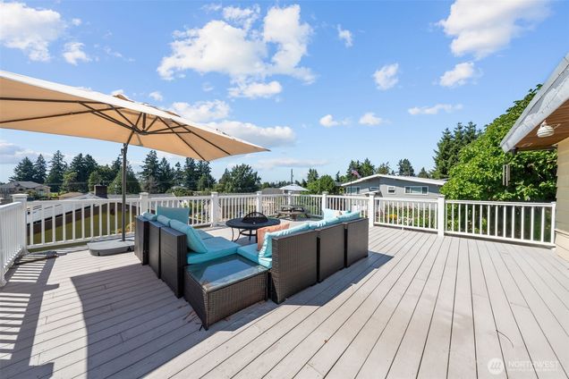 2005 SW 117th Place Burien, WA House Active - Photo 1 of 37. Opens carousel modal