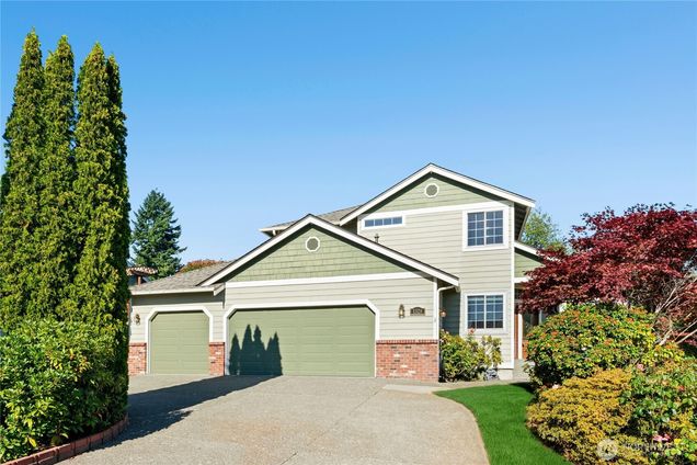 1328 Monterey Avenue NE Renton, WA House Active - Photo 1 of 40. Opens carousel modal