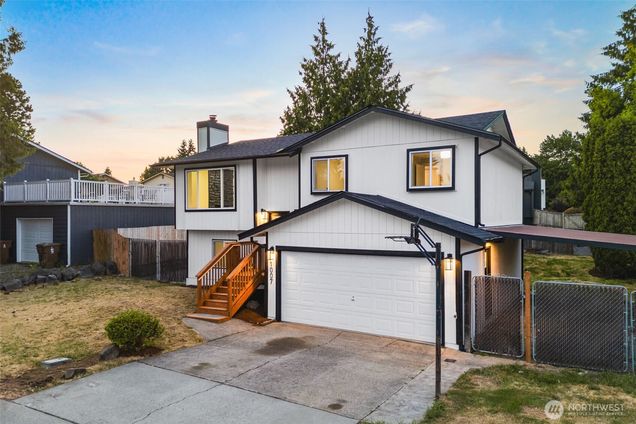 1007 Norpoint NE