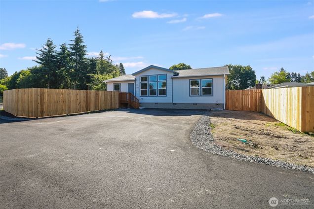 3340 Pine Street Longview, WA House Active - Photo 1 of 17. Opens carousel modal