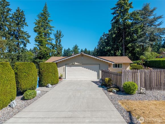 9423 104th Street SW Lakewood, WA House Active - Photo 1 of 38. Opens carousel modal