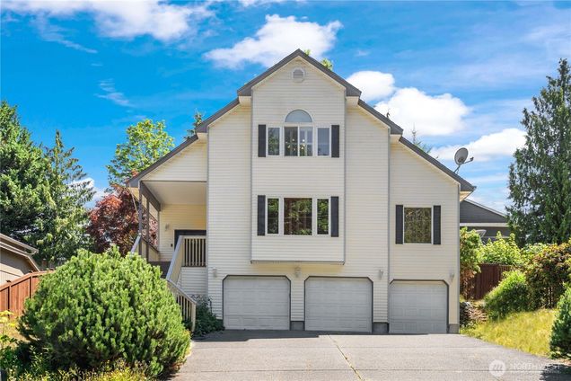 8619 66th Avenue E Puyallup, WA House Active - Photo 1 of 38. Opens carousel modal