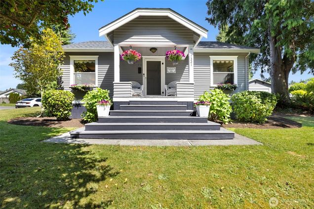 7321 71st Avenue NE Marysville, WA House Active - Photo 1 of 35. Opens carousel modal