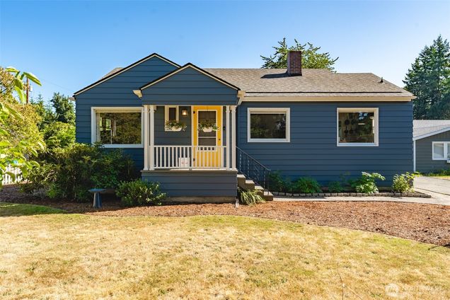 2803 Cottonwood Avenue Bellingham, WA House Active - Photo 1 of 39. Opens carousel modal