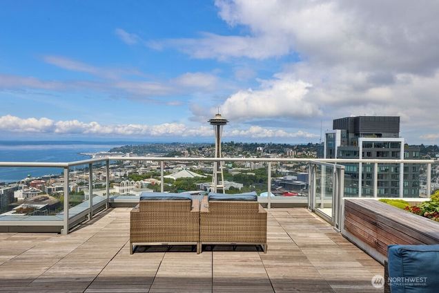 583 Battery Street Unit 1908N