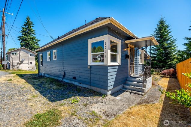 1711 12th Street Unit A Everett, WA House Active - Photo 1 of 23. Opens carousel modal