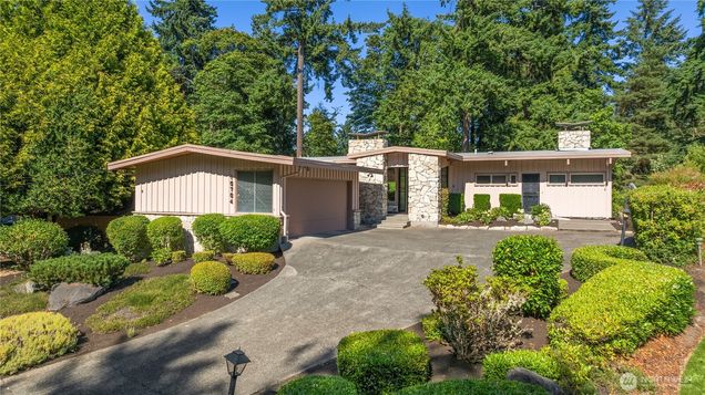 10704 Country Club Lane S