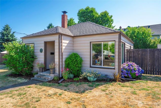 1155 S Anderson Street Tacoma, WA House Active - Photo 1 of 23. Opens carousel modal