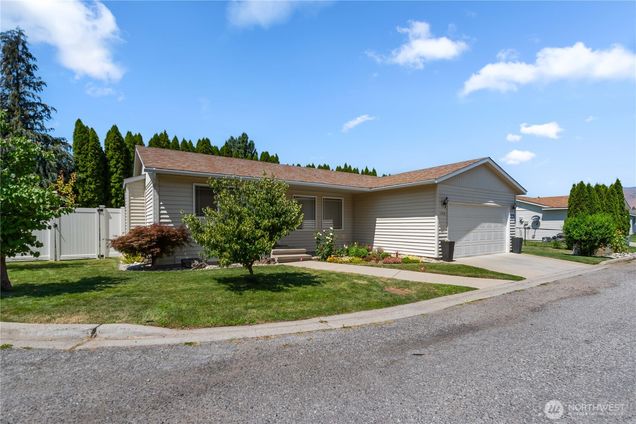 1106 Filbeck Place Wenatchee, WA House Active - Photo 1 of 26. Opens carousel modal