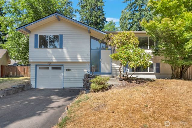 13770 NE 75th Place Redmond, WA House Active - Photo 1 of 28. Opens carousel modal
