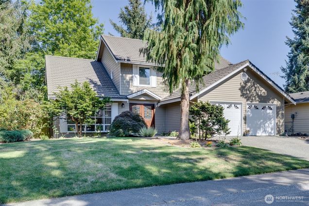 12424 106th Place NE Kirkland, WA House Active - Photo 1 of 36. Opens carousel modal