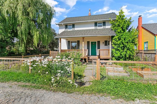 2715 Patton Street Bellingham, WA House Active - Photo 1 of 28. Opens carousel modal
