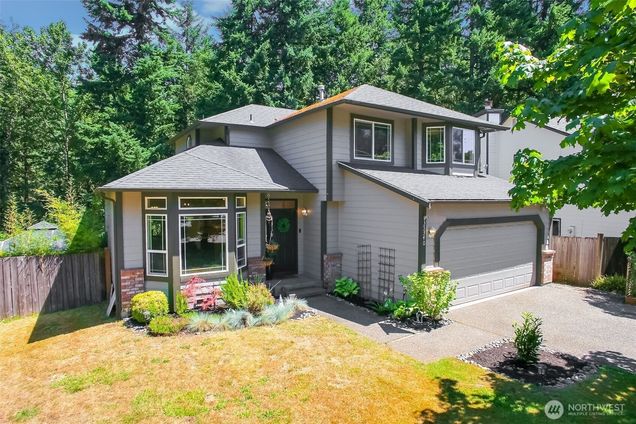 35340 10th Place SW Federal Way, WA House Active - Photo 1 of 40. Opens carousel modal
