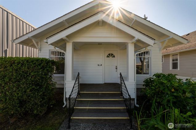 2014 Iron Street Bellingham, WA House Active - Photo 1 of 29. Opens carousel modal