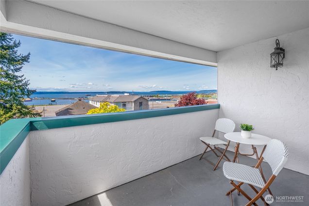 2423 Grand Avenue Unit 5 Everett, WA Condo Sold - Photo 1 of 21. Opens carousel modal