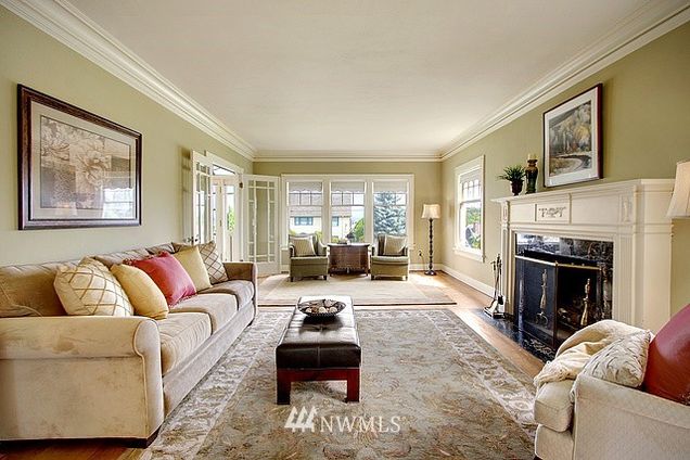 708 33rd Street - Photo 3 of 21