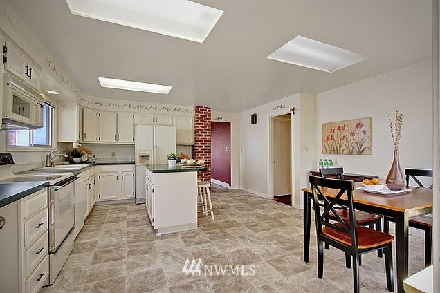 708 33rd Street - Photo 8 of 21