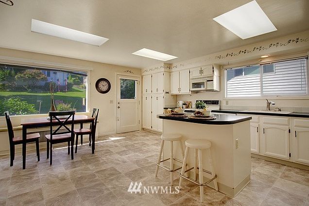 708 33rd Street - Photo 9 of 21