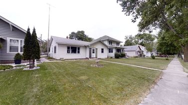 118 Center Avenue E